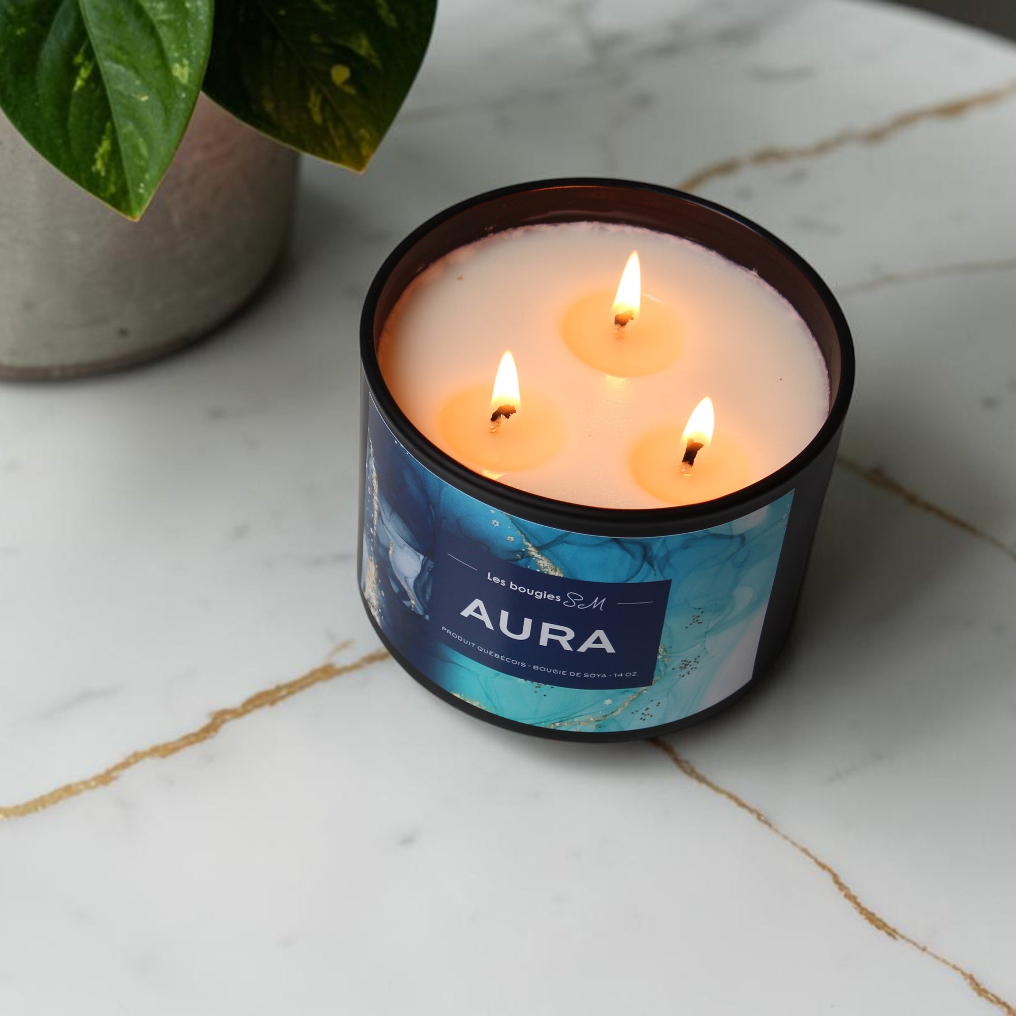 bougie , candle , aura , 14 oz , 8 oz, bougiessm , bougies sm, cire de soja naturelle, luxueuse , fraiche , gingembre , thé blanc,  douceur , élégente , enveloppante ,parfaite