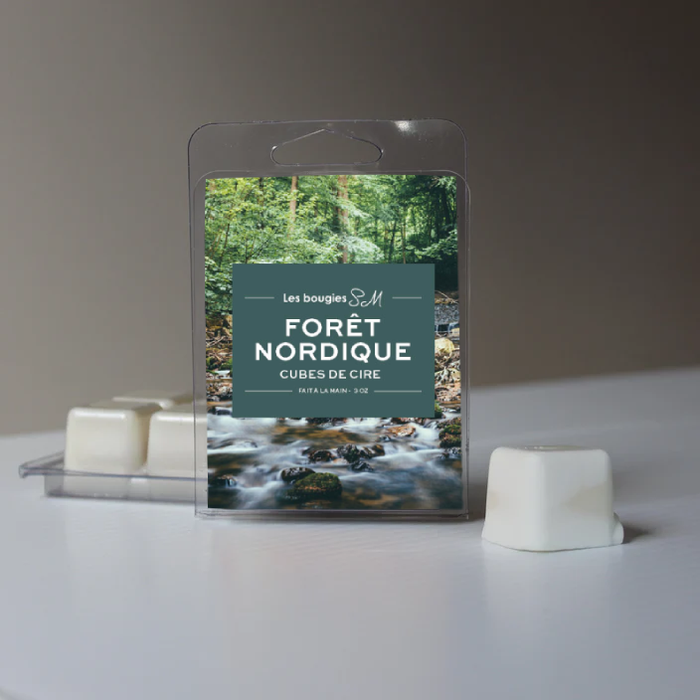 Cubes de cire - Forêt Nordique épinettewaxmeltwax meltswaxsojasapin beaumiersapinrond et fraisparfum fraisodeur estivalfruitéefruitéfraicheur structurantefraicheur estivalefraicheurfondantestivaleenveloppantcube de cirecire de soyacire de sojacamphrées d'épinettesarômesair frais